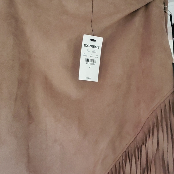 Faux suede skirt size 4 Expess NWT - Picture 3 of 3